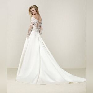 Pronovias 'Dresaba' Wedding Gown